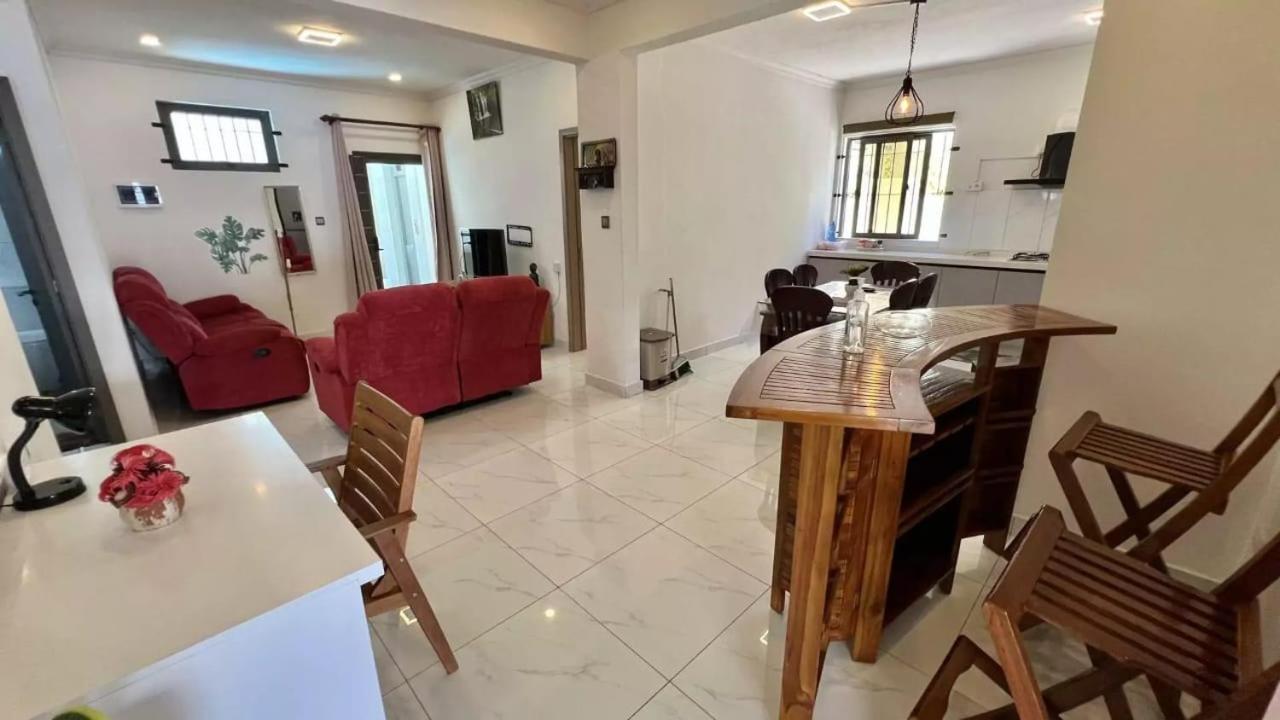 Nayuha Apt B Flic en Flac Екстер'єр фото